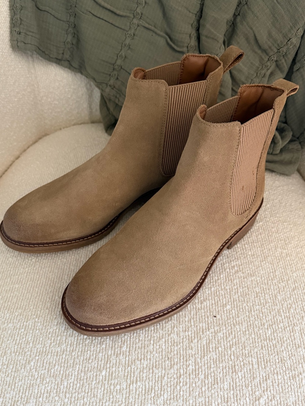 Women’s Chelsea Boots in Tan Suede